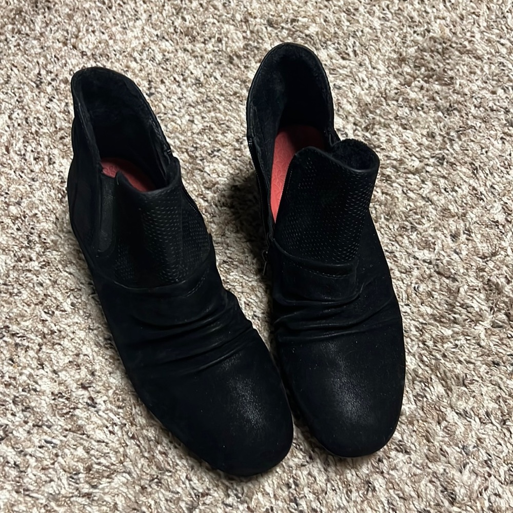 New w/ Tags. Baretraps Black suede booties, size 8.5W. Never worn